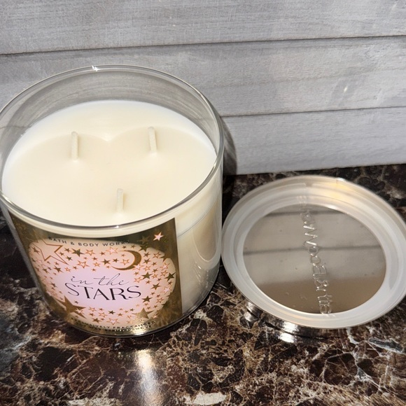 Bath & Body Works In The Stars Candle - Gold and White - Picture 2 of 3